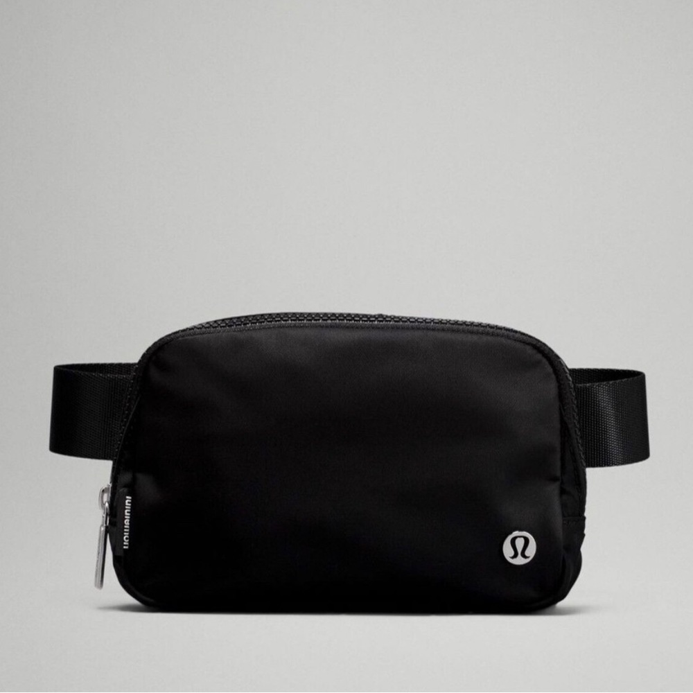 lululemon everywhere belt bag classic black brand new in package